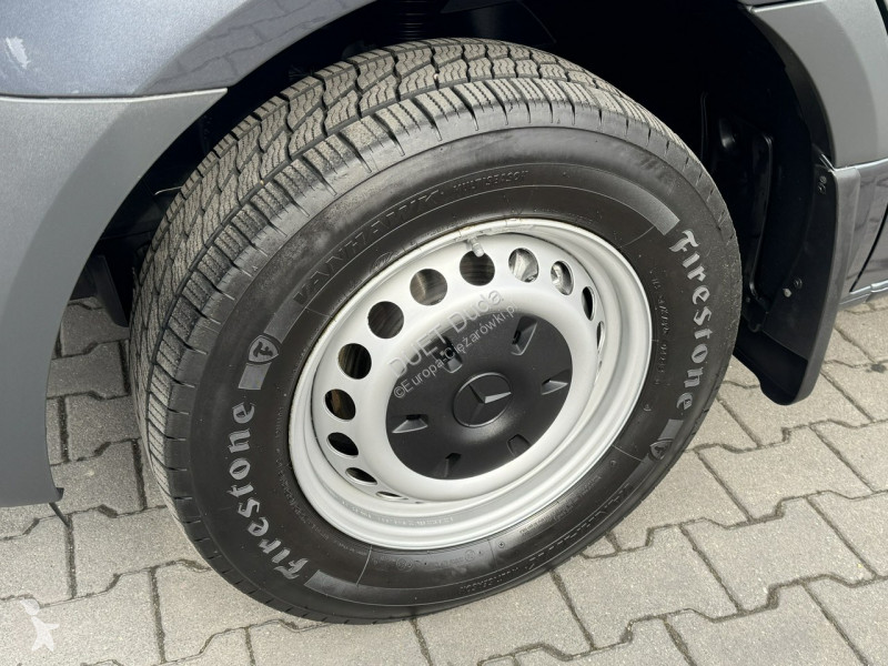 Vrachtwagen Mercedes 319