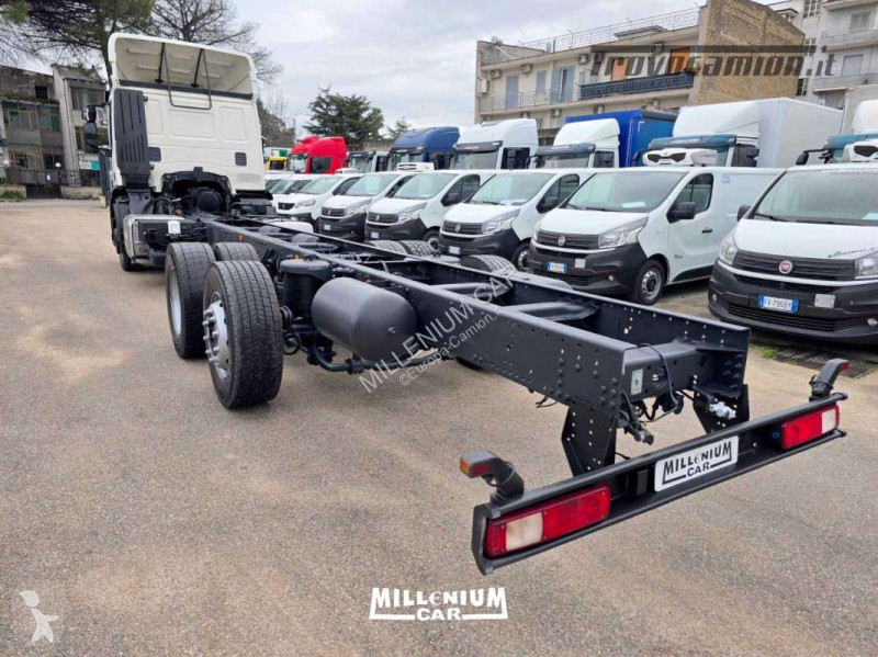 Kamion Iveco 260D36 CABINA CORTA 2017 PASSO 5700