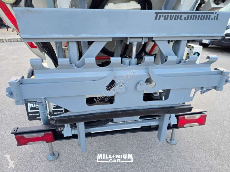 Utilaje pentru drumuri Iveco COMPATTATORE FARID...