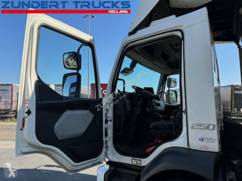 Kamion Volvo 250 CARRIER EASY COLD, PALFINGER...