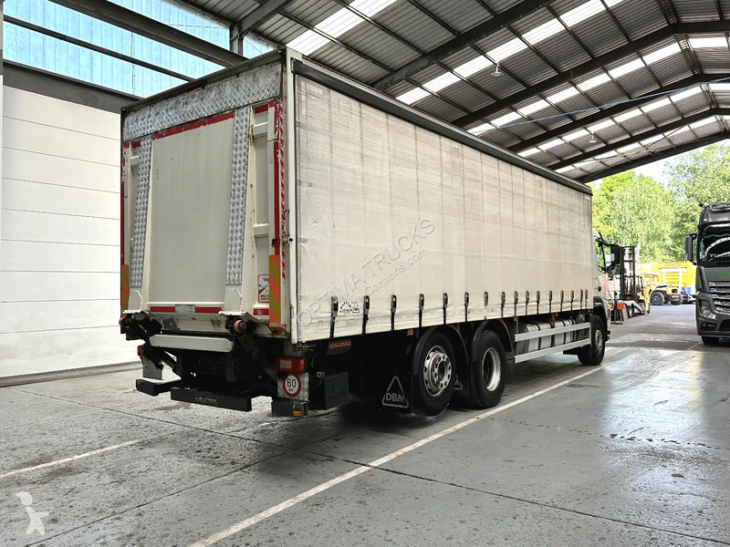 Kamion Volvo 330 / Essieu relevable et...