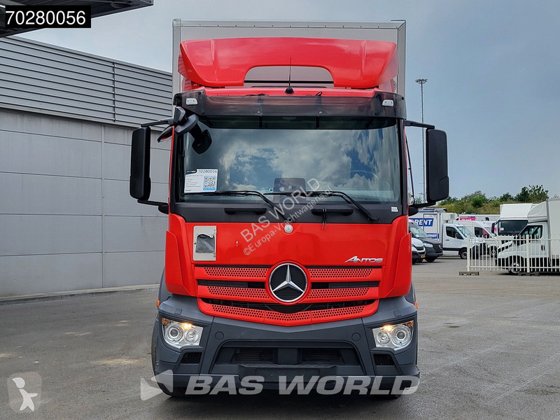 Vrachtwagen Mercedes 1827 4X2 19tonner 2000kg...