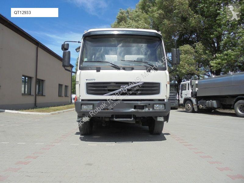 Camión Volvo FL220