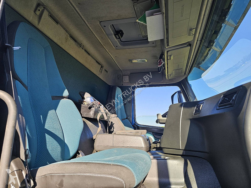 Vrachtwagen Volvo FM  8X2 HMF 3220 K5