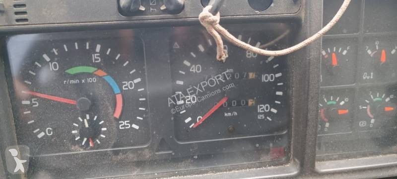 Nosič strojů Volvo