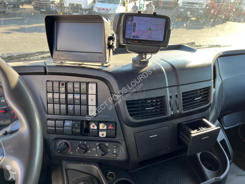 Camion Iveco 420 cv 8x2 PORTE ENGINS