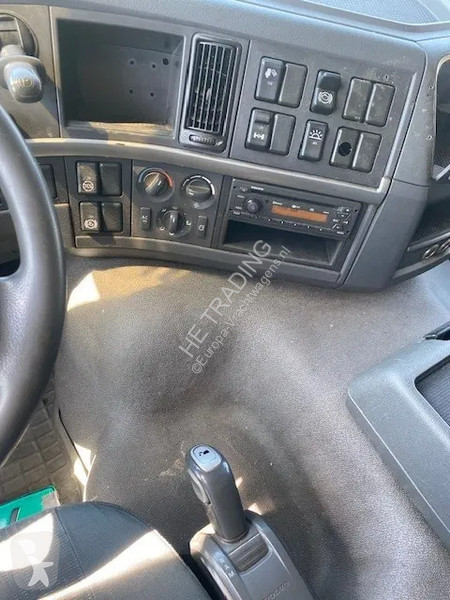 Camion Volvo 330 2 temp koelvriesbak , 760...