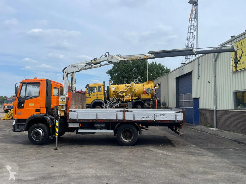 Kamion Iveco 120E18 Pesi SE85 Crane Open Box...