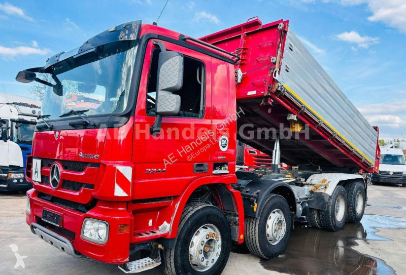 Kamion Mercedes 3244