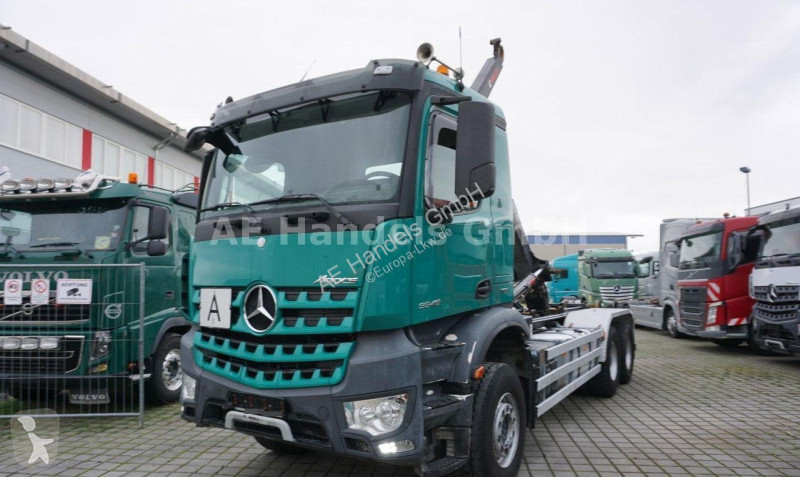 Vrachtwagen Mercedes 3348