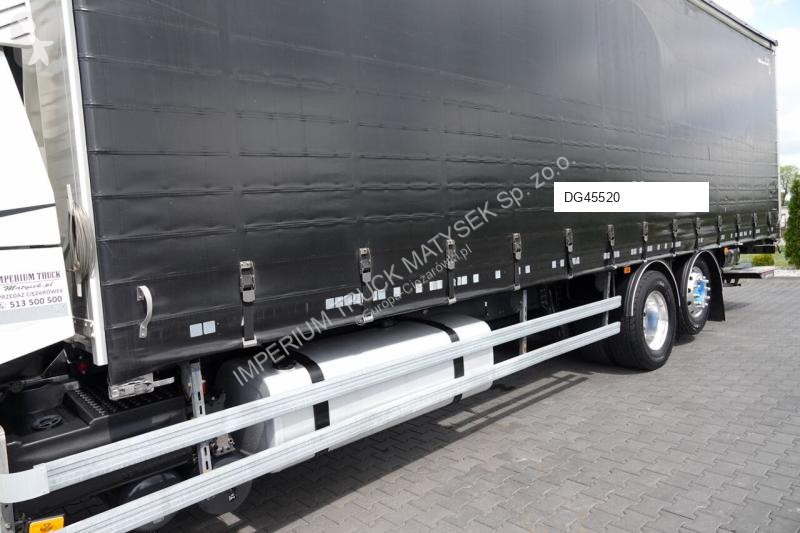 Camion Renault T 440 / 6X2 / SOLÓWKA / FIRANKA...