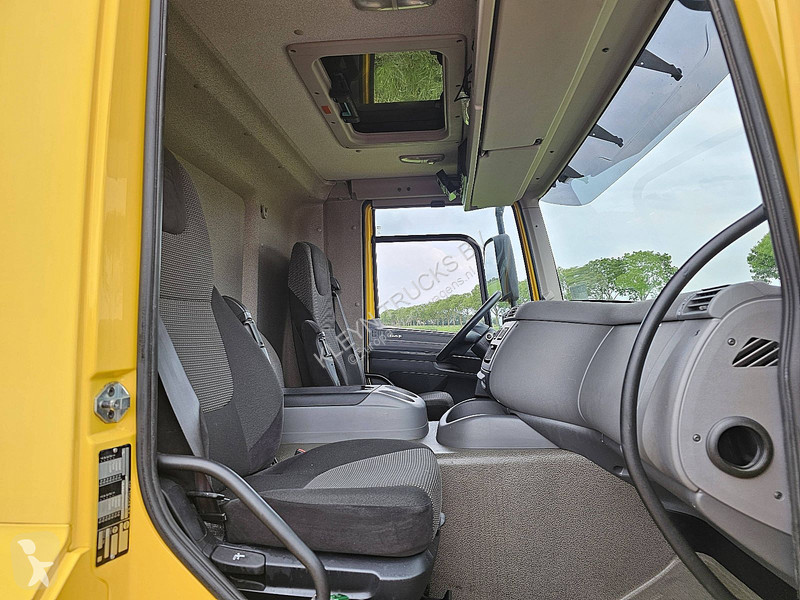 Kamion DAF 220 CARRIER LIFT DOORS