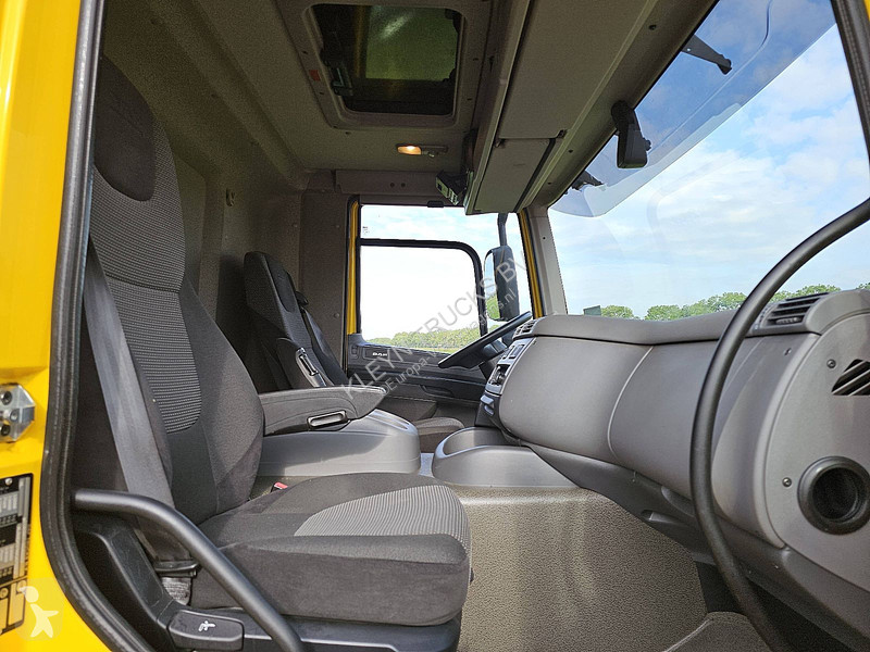 Kamion DAF 220 CARRIER LIFT DOORS