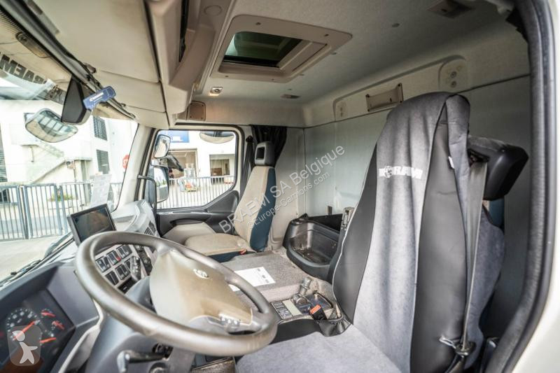 Camion Volvo 320 -6X2 +DHOLLANDIA 2.5T- 194.400 KM