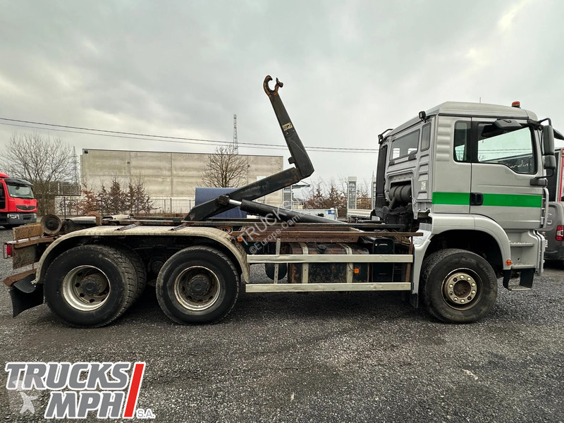 Kamion MAN 33.430 33.430 lève container AJK