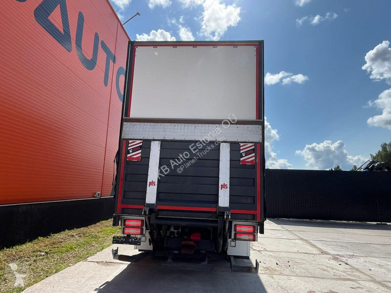 Camion Mercedes 6x2*4 BOX L=7401mm
