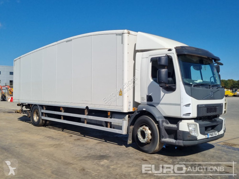 Camion Volvo FL818