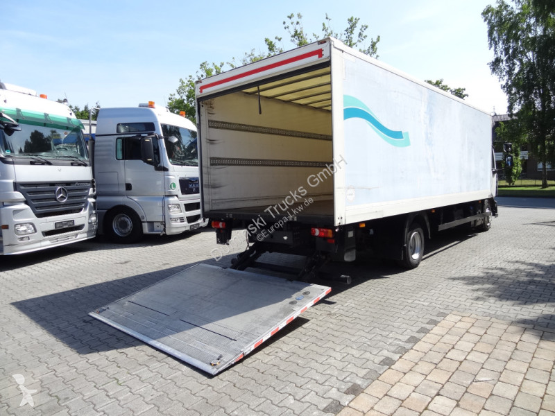 Kamion Renault D10.210 7m Koffer