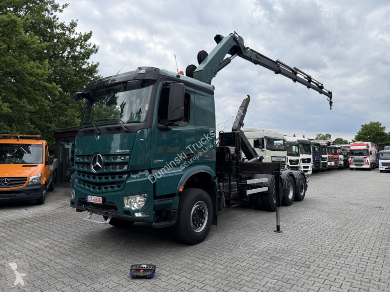 Kamion Mercedes 3251 8X4 Haken mit Kran HMF...
