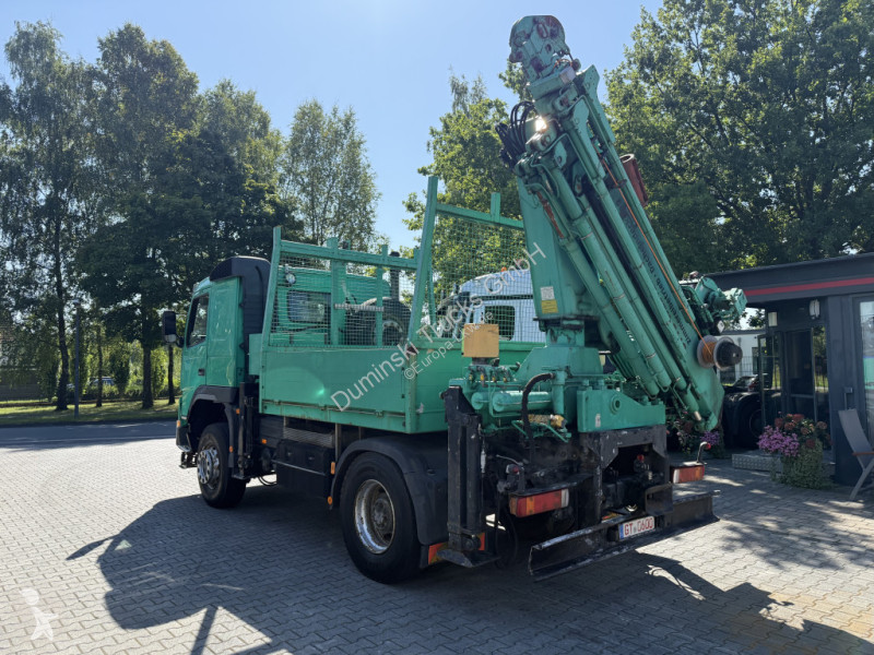 Camión Volvo 420 4X4 Kran MKG 300 bis 24 Meter