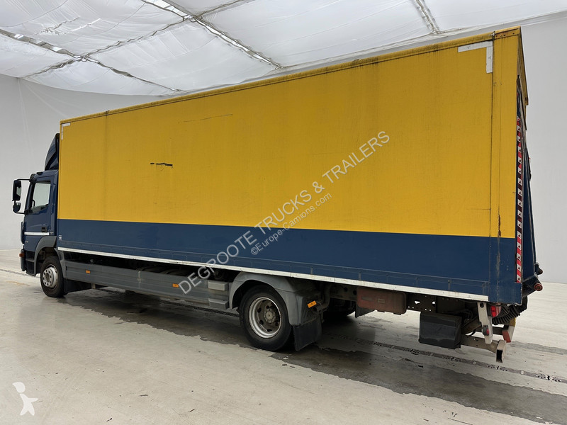 Kamion Mercedes 1218