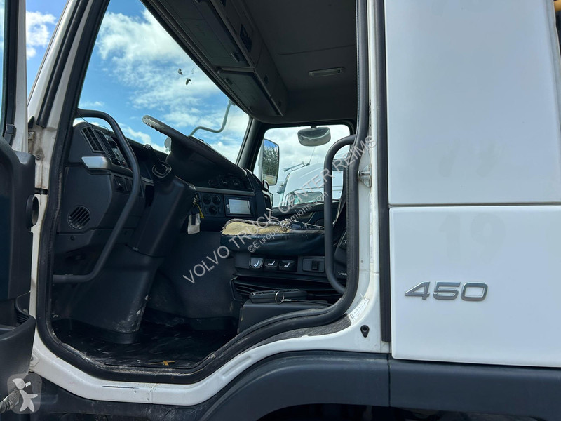 Camion Volvo 8x4 Container lifts 2013