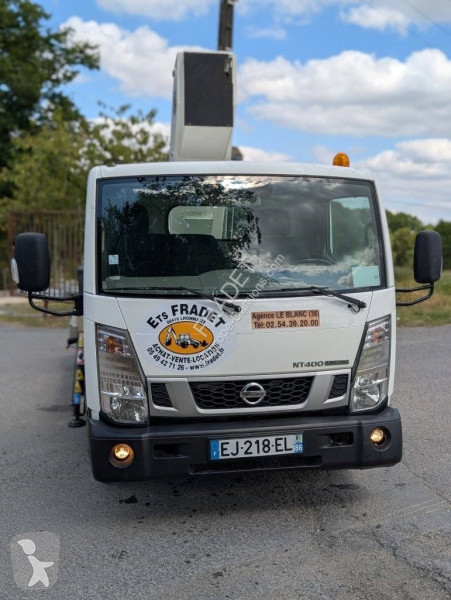Camion Nissan NT400