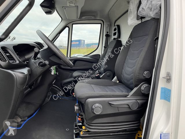 Camião Iveco 70C18 Tiefkühlkoffer mit Ladebordwand