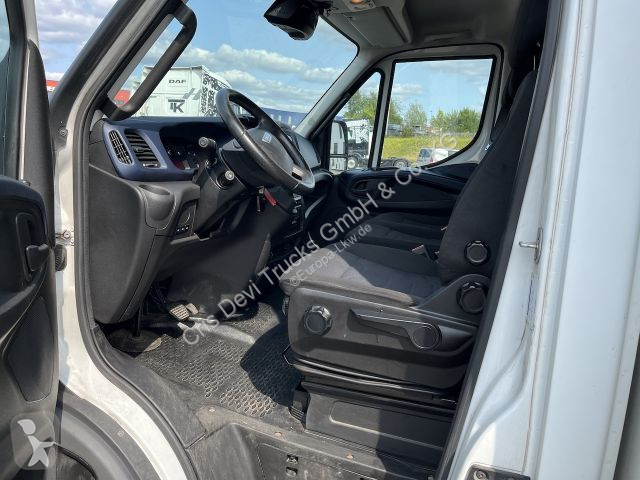 Kamion Iveco 70C18 Koffer mit Ladebordwand
