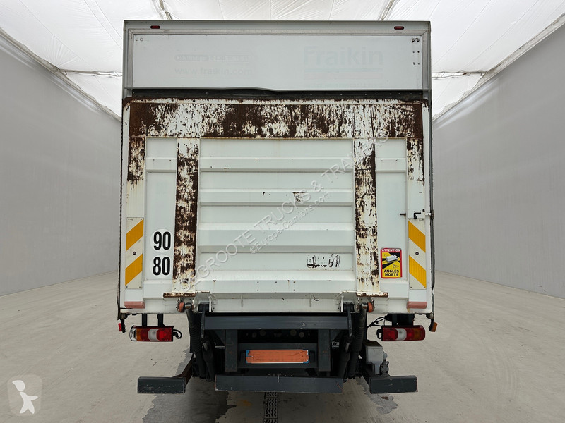 Vrachtwagen Mercedes 1827
