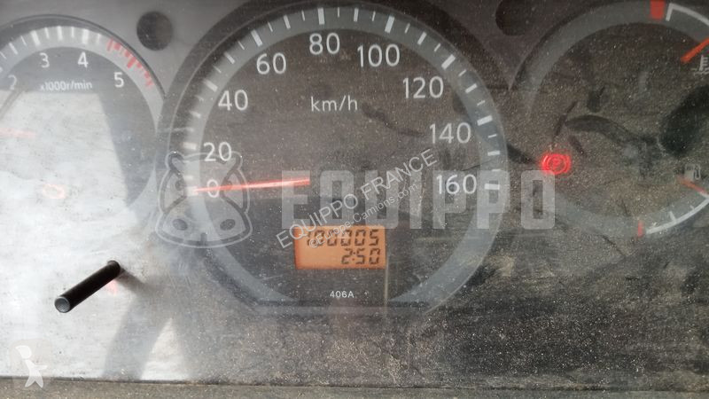 Véhicule utilitaire Nissan 35.12 with Isoli...