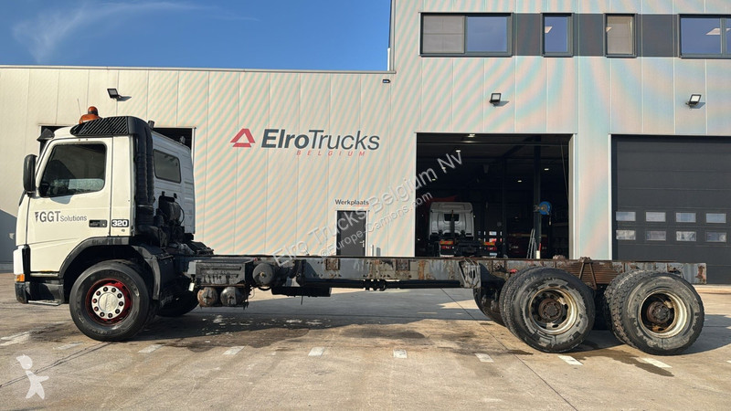 Camion Volvo - 320 (POMPE MANUELLE / BIG HUB /...