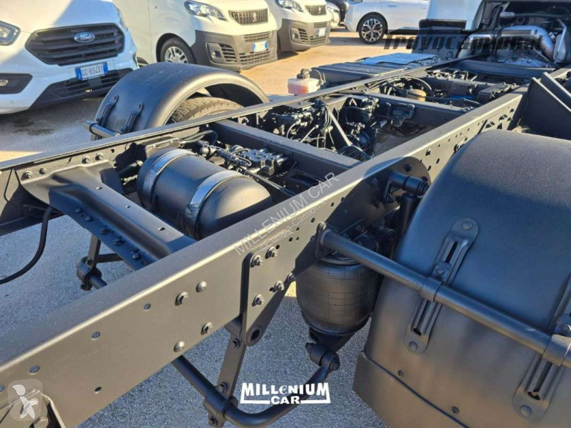 شاحنة Iveco 100E22  PRESA DI FORZA EURO 6 MANUALE