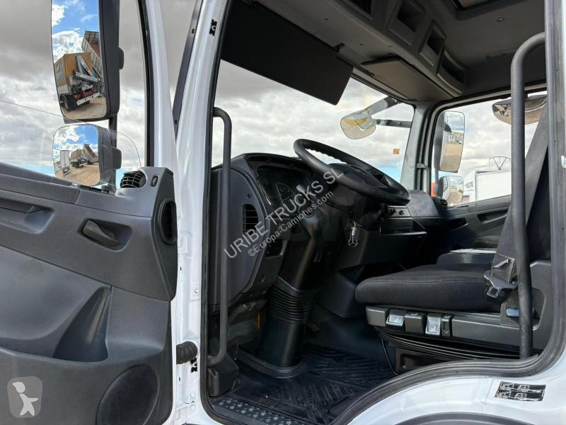 شاحنة Mercedes 1218