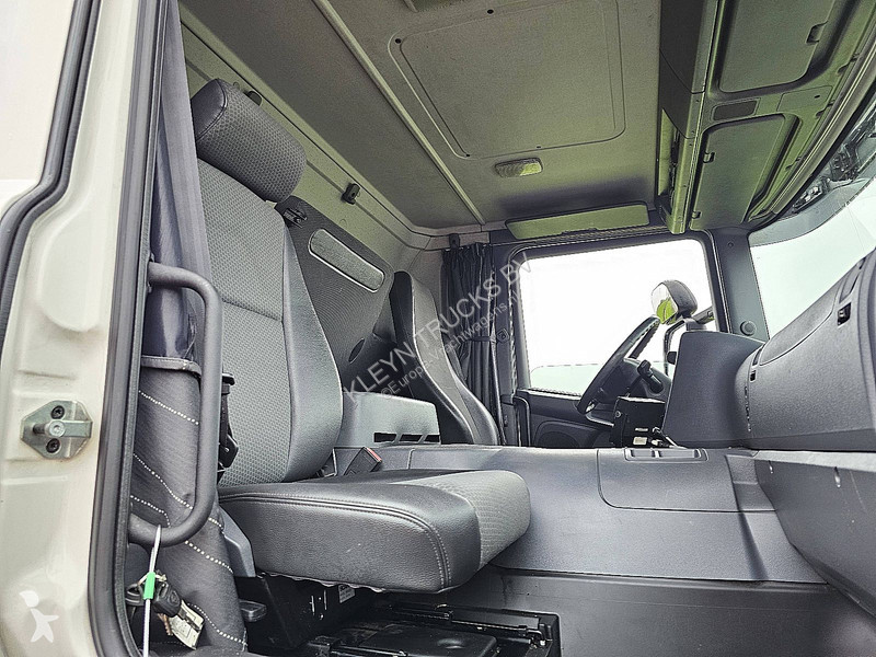 شاحنة Scania P250 CARRIER AMBERET