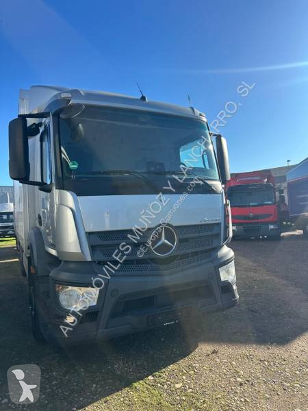 شاحنة مقطورة Mercedes