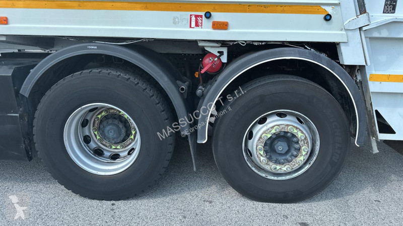 شاحنة Iveco 330 6X2