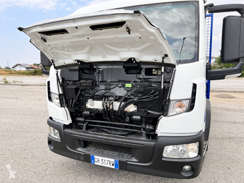 شاحنة Nissan 75-18