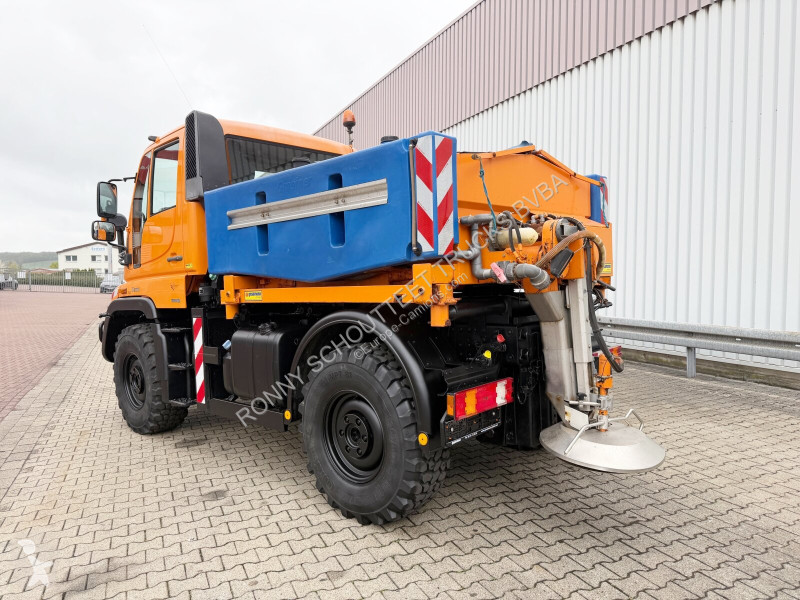 Engin de voirie Unimog U 300 4x4 U 300 405/10...