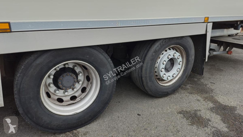 شاحنة Volvo 380  (LOCATION / RENT)