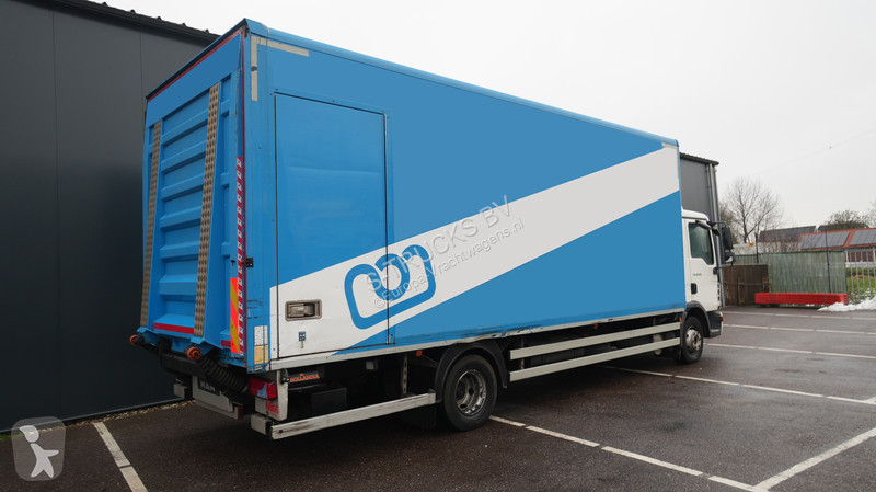 شاحنة MAN 12.220 closed box truck