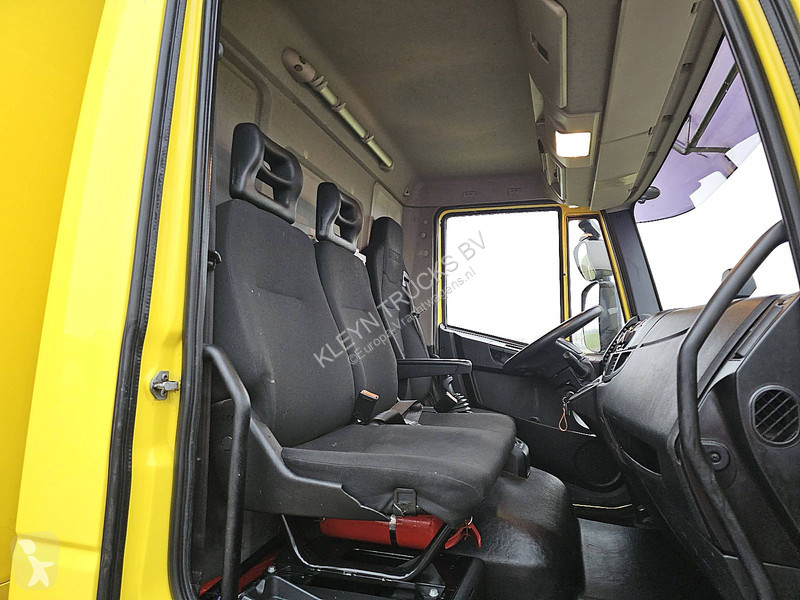 شاحنة Iveco 120E21 EUROCARGO AIRCO TAILLIFT