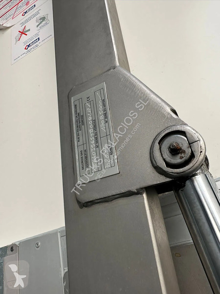 شاحنة Renault D 10.210 frigo carne colgada