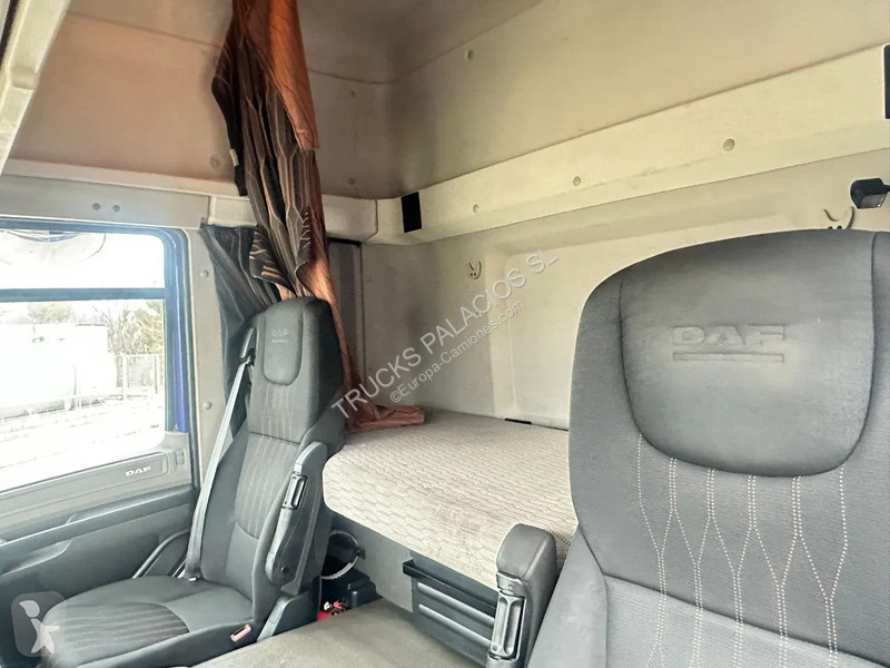 شاحنة DAF 320 tauliner