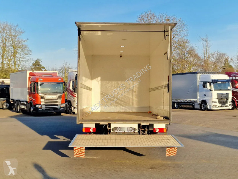 شاحنة Renault D 4x2 Box - Loadlift - Low KM -...