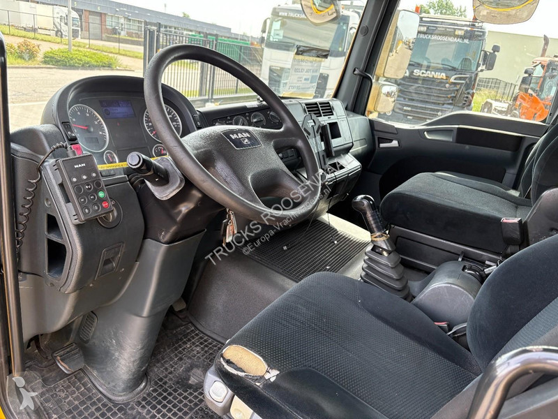 شاحنة MAN 12.220 + MANUAL + EURO 5 + WINCH +...