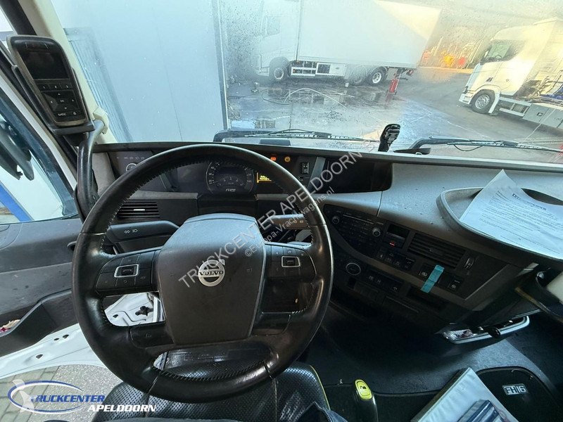 شاحنة Volvo FH 750  6x2*4 with steering axle,...