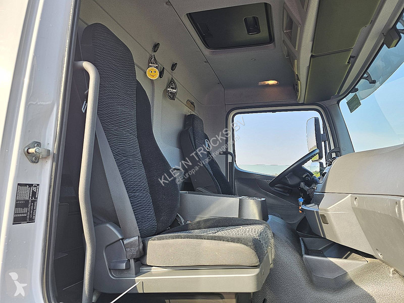 شاحنة Mercedes ATEGO AIRCO TAILLIFT
