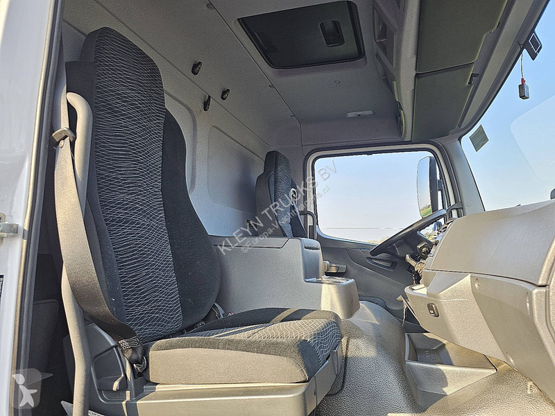 شاحنة Mercedes ATEGO 1230 TAILLIFT AIRCO 60M3