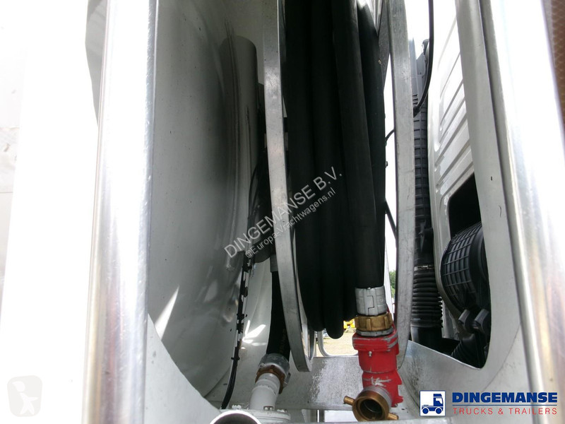 شاحنة Volvo 380 6X2 fuel tank 20.6 m3 / 4 comp